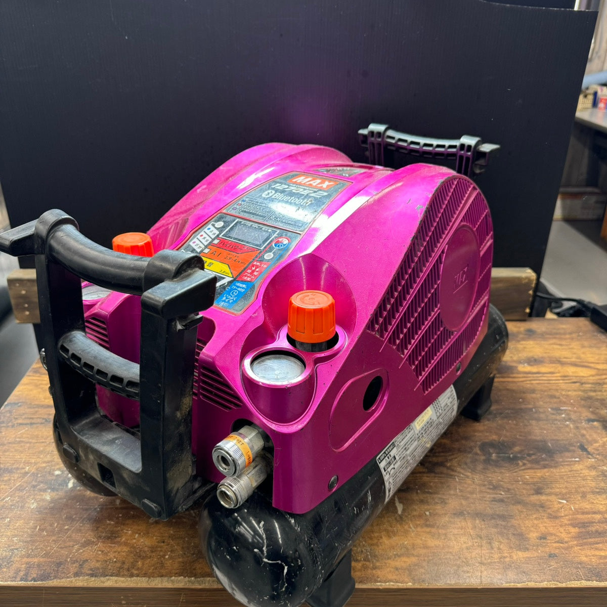 ☆マックス(MAX) エアコンプレッサー AK-HL1270E2_レッド【戸田店