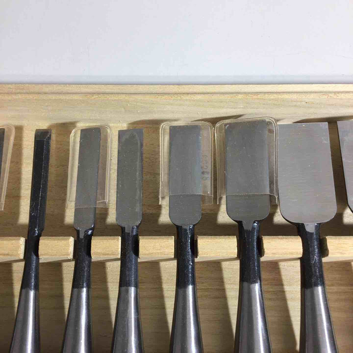 新光弘 追入のみ10本組(ヤスキ鋼)赤樫柄 木箱入▼鑿・鉋・大工道具 他 のみ ノミ【戸田店】