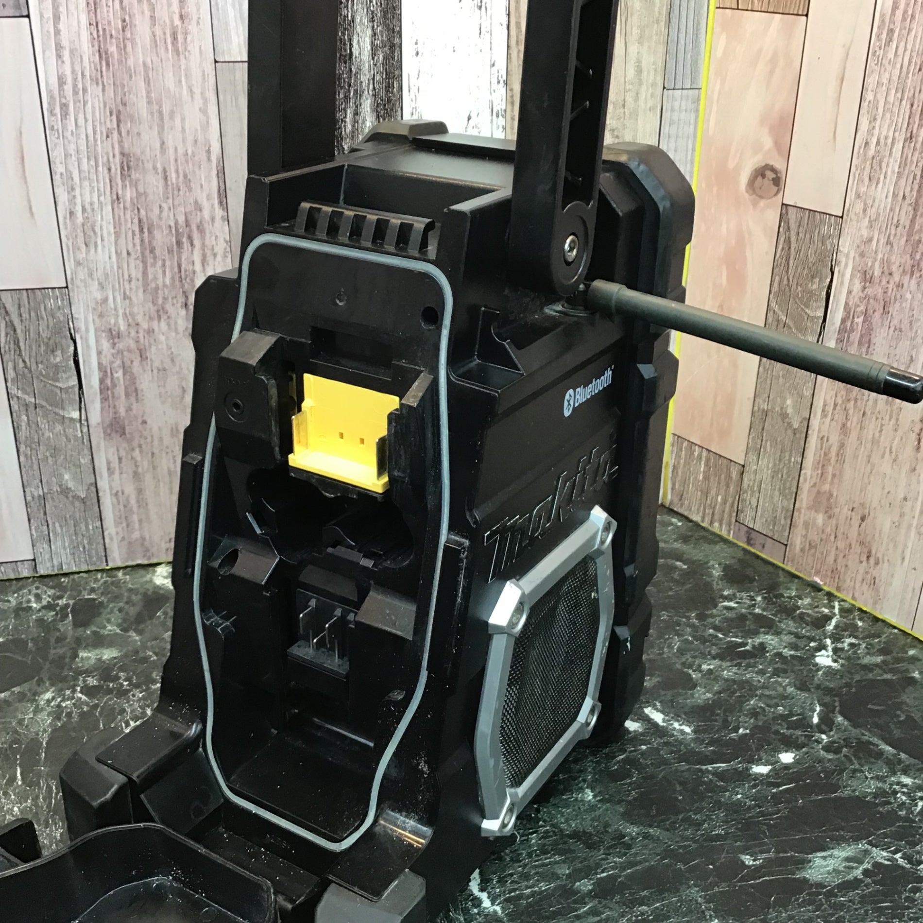 ★マキタ(makita) コードレスラジオ MR108B【八潮店】 ☆マキタ(makita) コードレスラジオ MR108B【八潮店】 – アクトツール