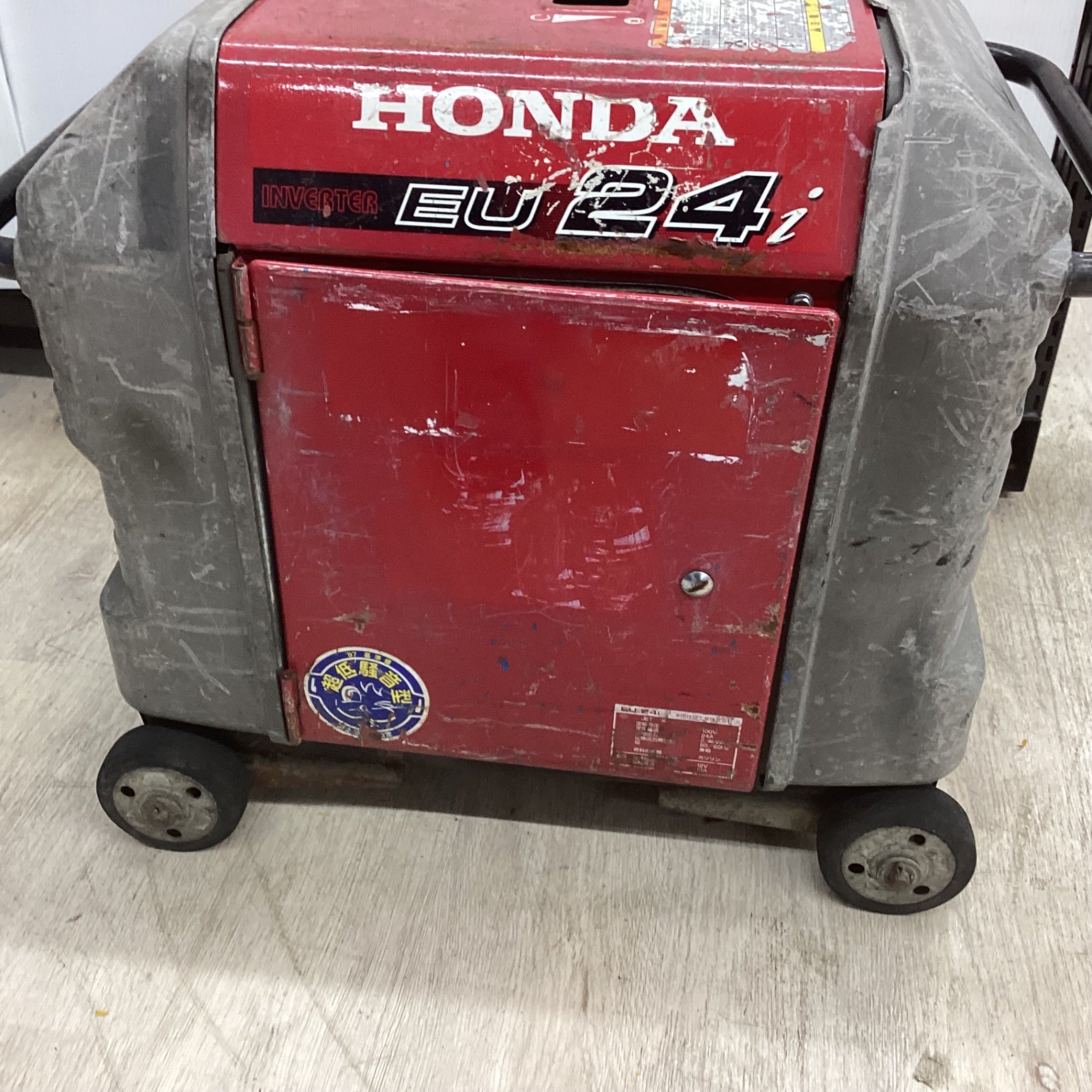 店頭受取り限定】ホンダ(HONDA) インバーター発電機 EU24i_車輪あり 連続運転 可能時間 約8.5h 動作確認済み 【川越店】 –  アクトツールオンラインショップ