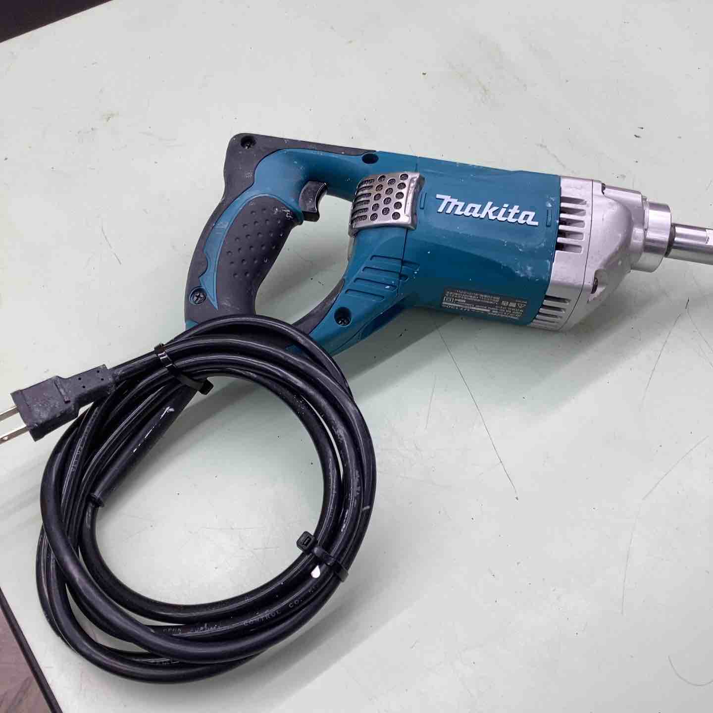 ☆マキタ(makita) コンクリートかくはん機 ハンドル・羽付き UT1305