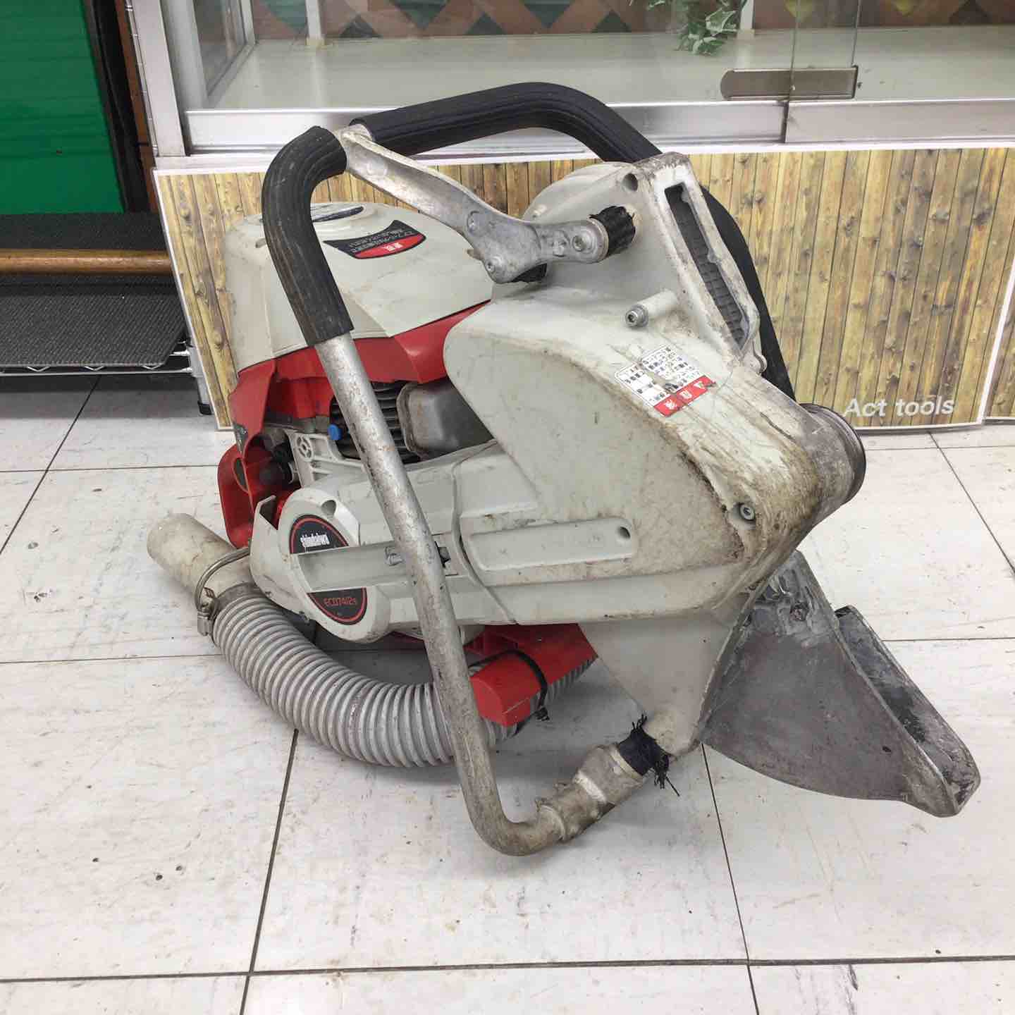 【中古】【動作OK】【店頭引取限定】エンジンカッター　新ダイワ　ＥＣＤ７４１２Ｓ　本体のみ 新ダイワ 集塵式エンジンカッター ECD7412Sの中古 中古C傷汚れあり