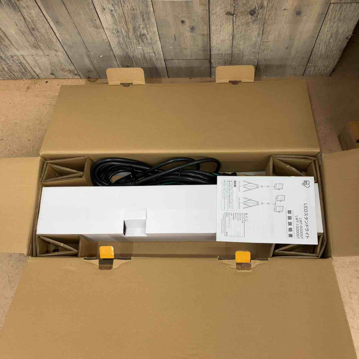 【未使用品】アイリスオーヤマ LED ワークライト投光器 三脚付きスタンドライト 防雨型 屋内・屋外兼用 LWT-10000ST【東大和店】