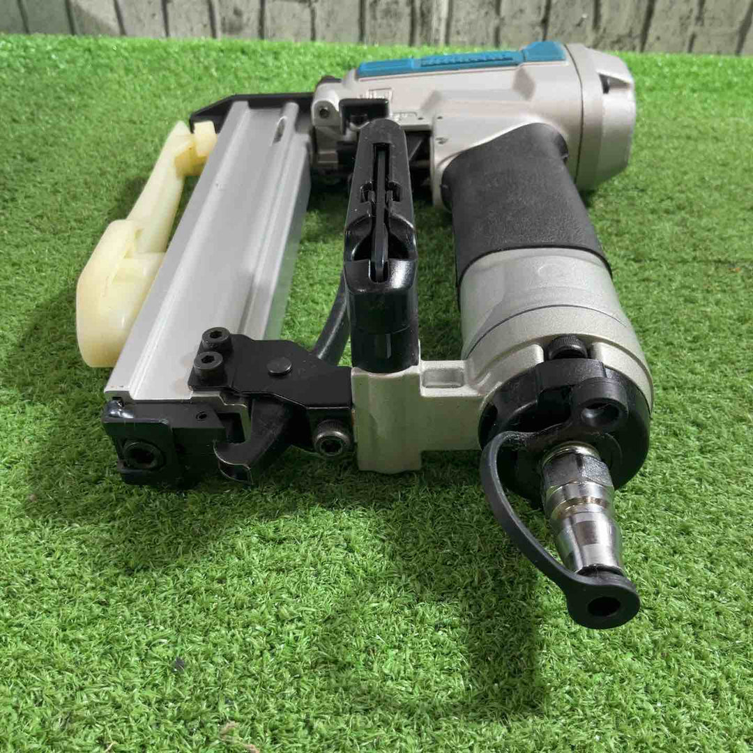 ★マキタ(makita) 常圧エアタッカ AT425AK 動作確認済【川口店】