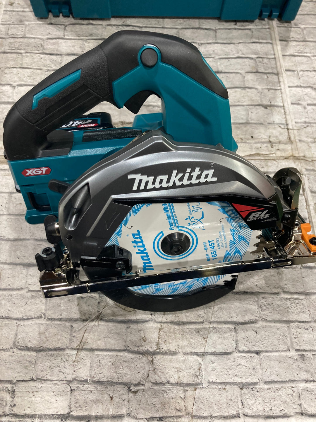 ★マキタ(makita) コードレス丸のこ HS002GRDX　最大切込深さ:90°時 66mm、45°時 46mm、傾斜左5°時 42mm【川口店】