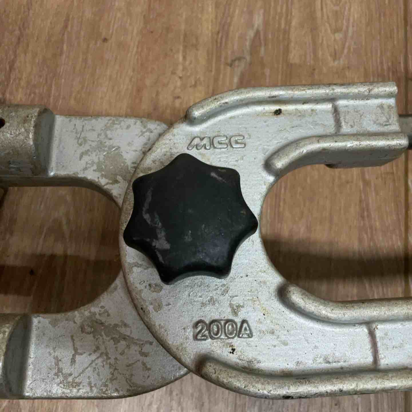 松阪鉄工所 MCC ソケットベンドチーズクランプ 200A ESEI-20N？ 【桶川