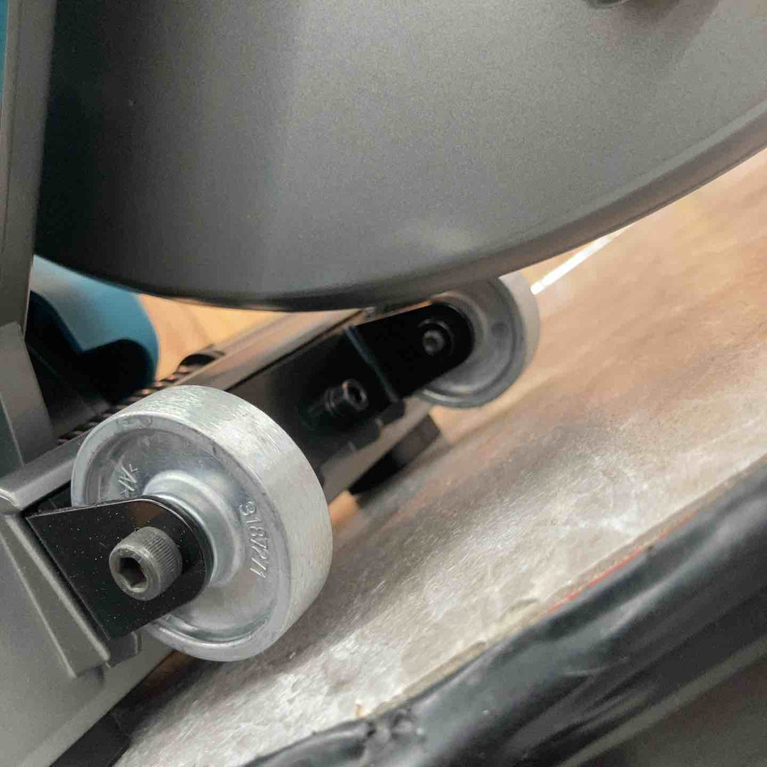 ★マキタ(makita) コードレスパワーカッター CE001GZ 40Vバッテリー2本使用 80Vmax【八潮店】