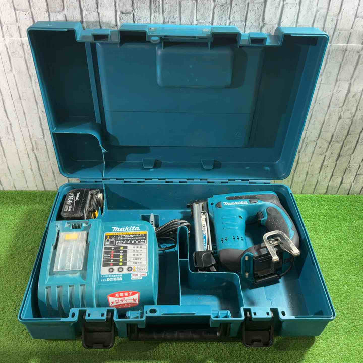 ☆マキタ(makita) 14.4V 4mm J線 コードレスタッカ ST420DRF 動作確認済【川口店】