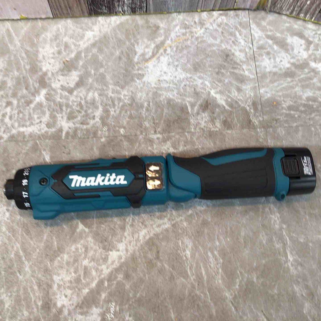 【未使用品】★マキタ makita 7.2V コードレスドリルドライバー DF012DSHX バッテリー2個付【八潮店】