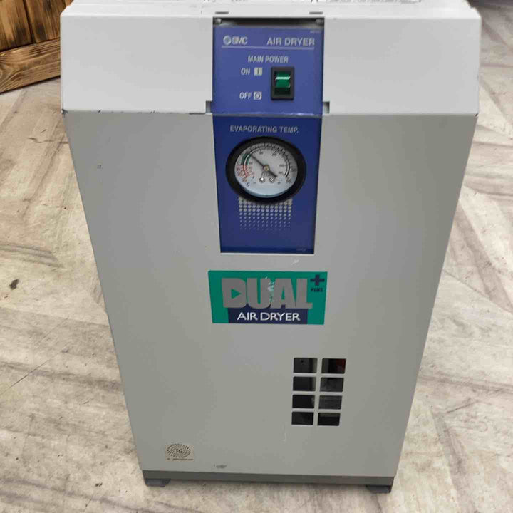 SMC エアドライヤー DUAL+ IDU3E-10-X164 エアードライヤー 本体ゆがみ有 音大きめ 現状品 減水減圧器 100V 50Hz  【越谷店】