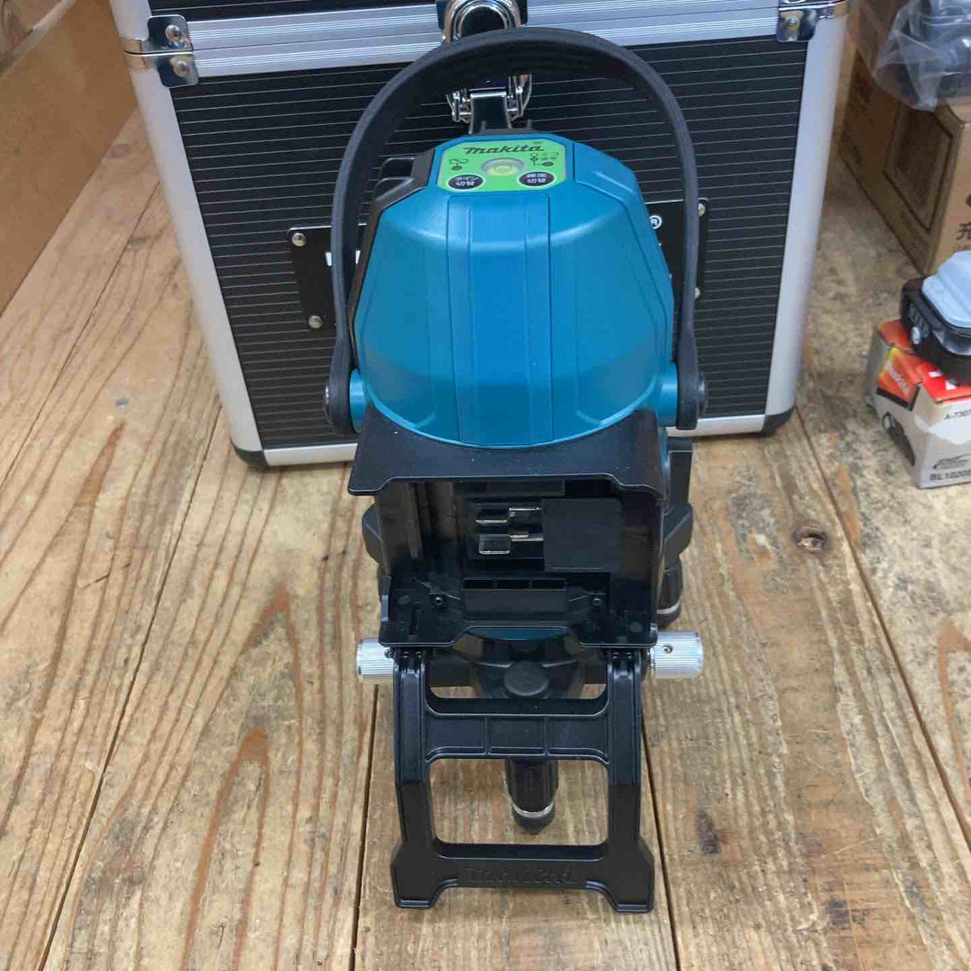 ★マキタ(makita) 10.8Vグリーンレーザー墨出し器 SK20GD 標準付属完備[※備考欄]、充電器DC10SA、10.8V2.0AhバッテリーBL1020B、単三電池パック付【所沢店】
