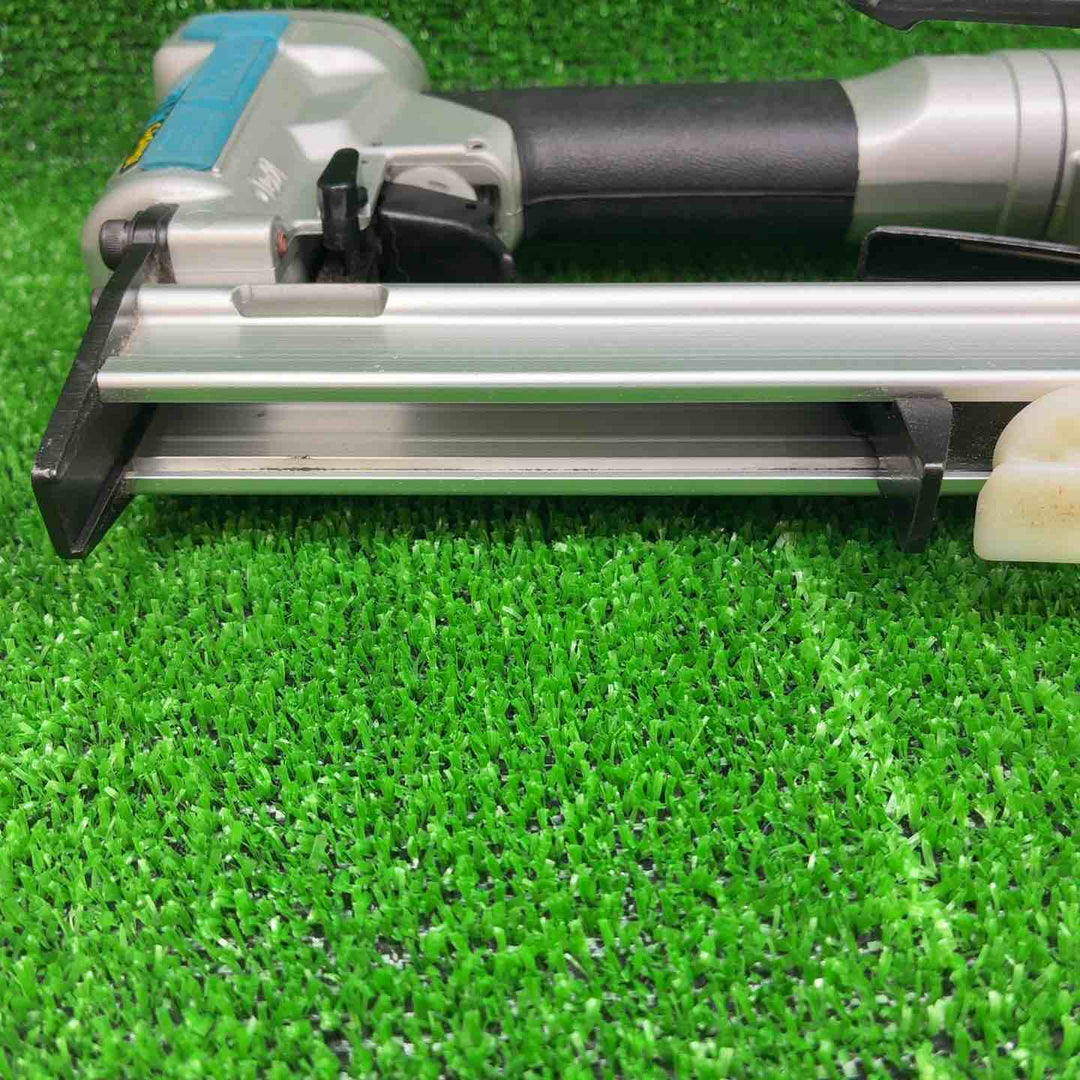 ◇マキタ(makita) 常圧エアタッカ 10mm AT1025AK【藤沢店】