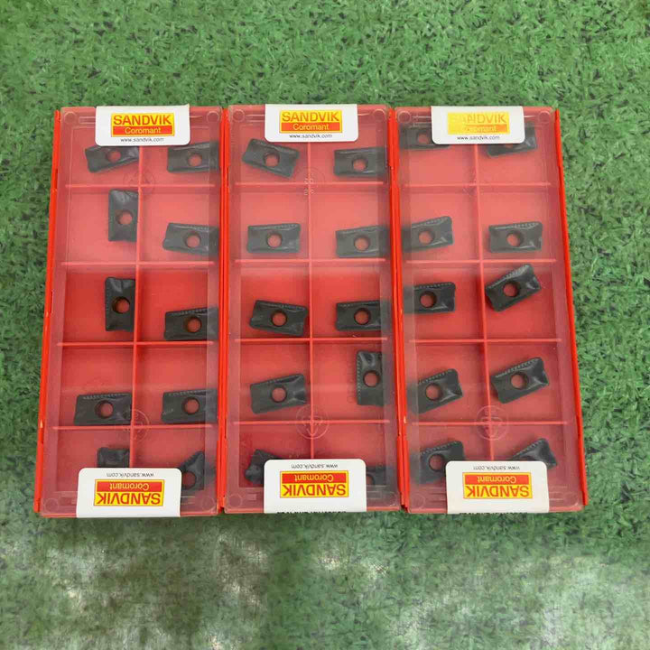 サンドビック コロミル390用チップ R390-17 04 16M-PH 4240　3個【町田店】