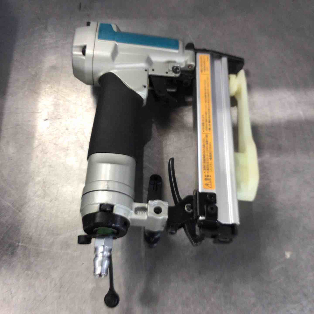 ◇マキタ(makita) 常圧エアタッカ 10mm AT1025AK【草加店】