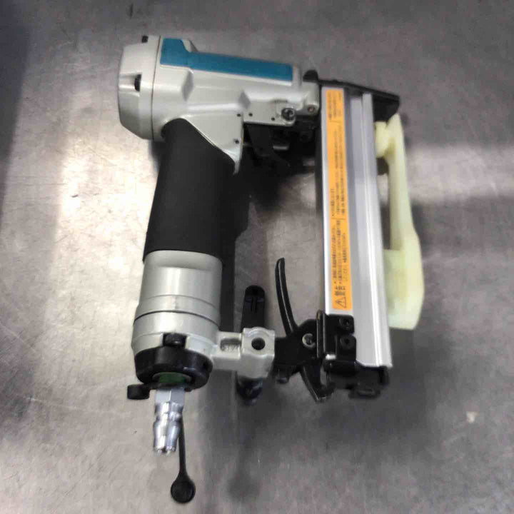 ◇マキタ(makita) 常圧エアタッカ 10mm AT1025AK【草加店】