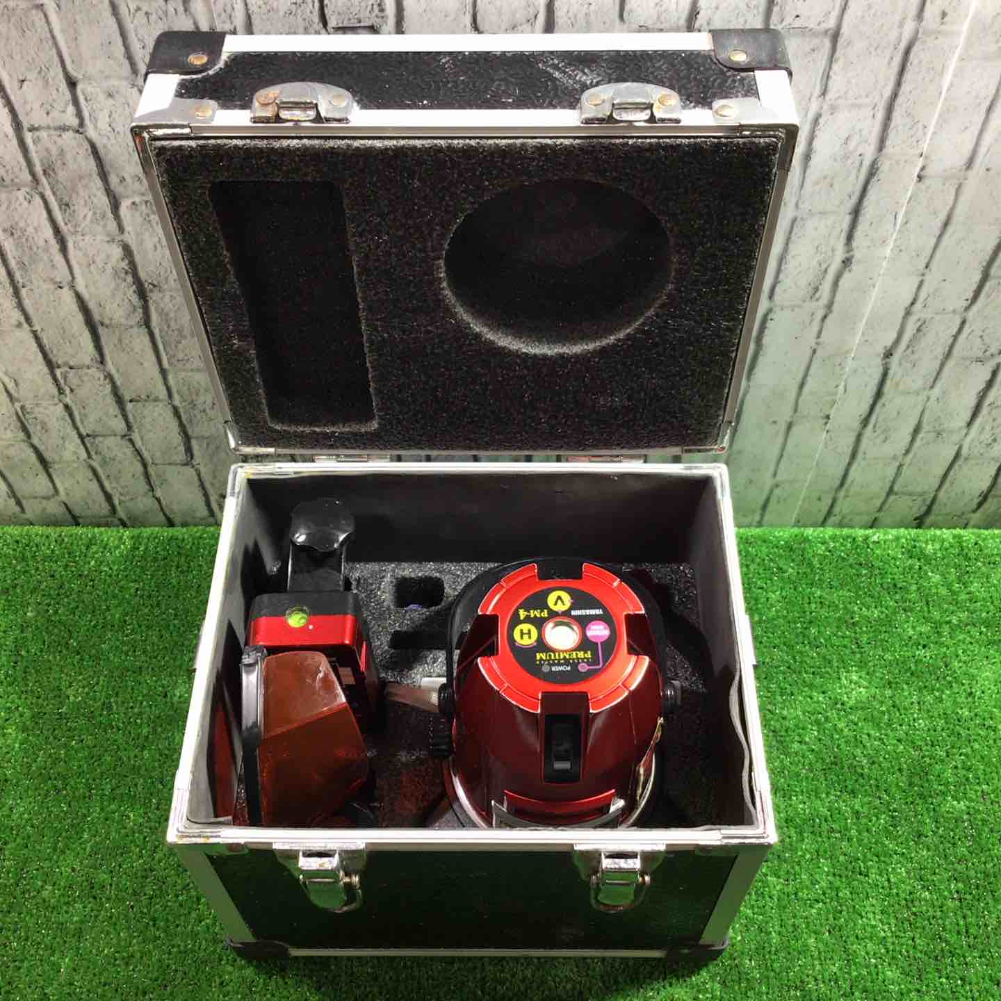 山真　レーザー　PM-04 山真製鋸 PM-4 レーザー墨出し器 レーザーマスタープレミアム(大