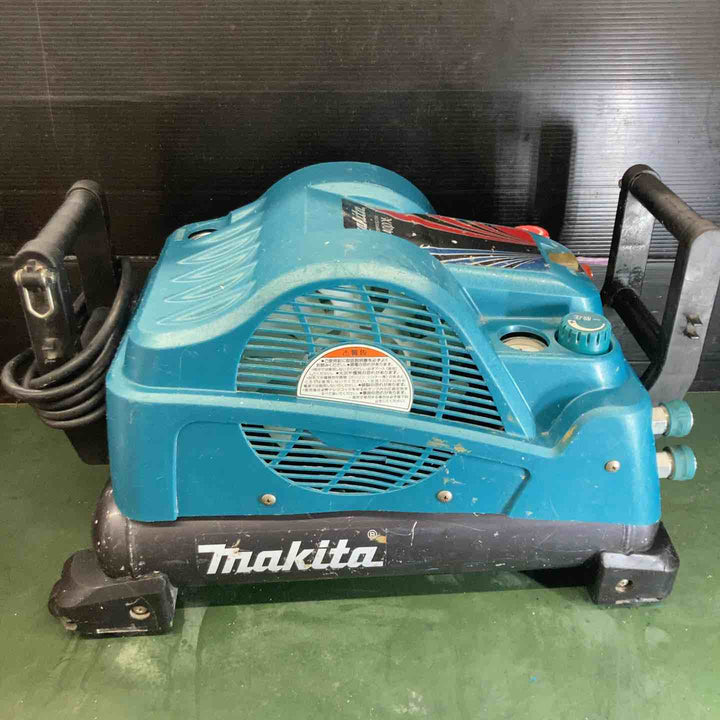 ★マキタ(makita) エアコンプレッサー AC400X エア充填時間約3分16秒、カバーの一部破損・ネジ欠品あり【戸田店】