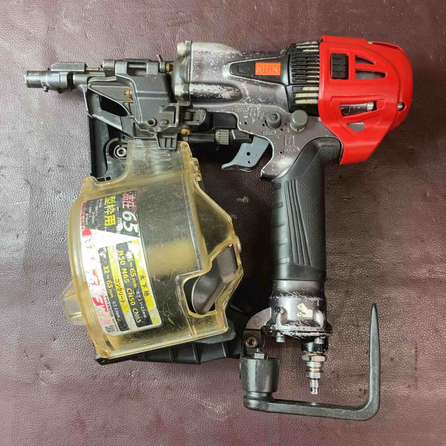 中古品】 マックス(MAX) 高圧エア釘打ち機 HN-65FW1(アタッチメントV付