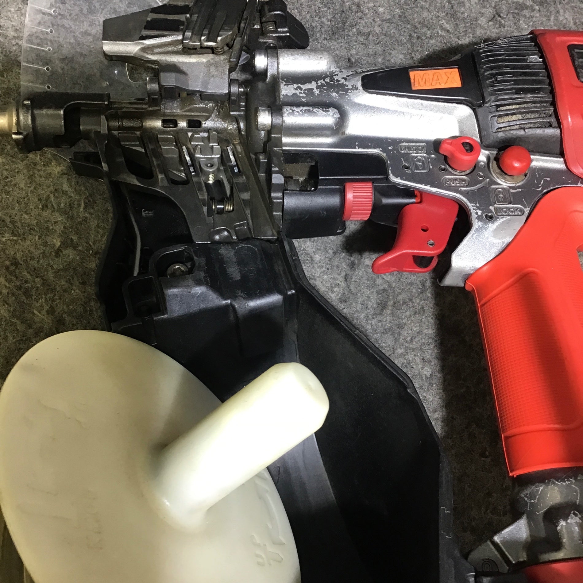 中古品】マックス(MAX) 高圧エア釘打ち機 HN-50N2(D) ※メーカにて