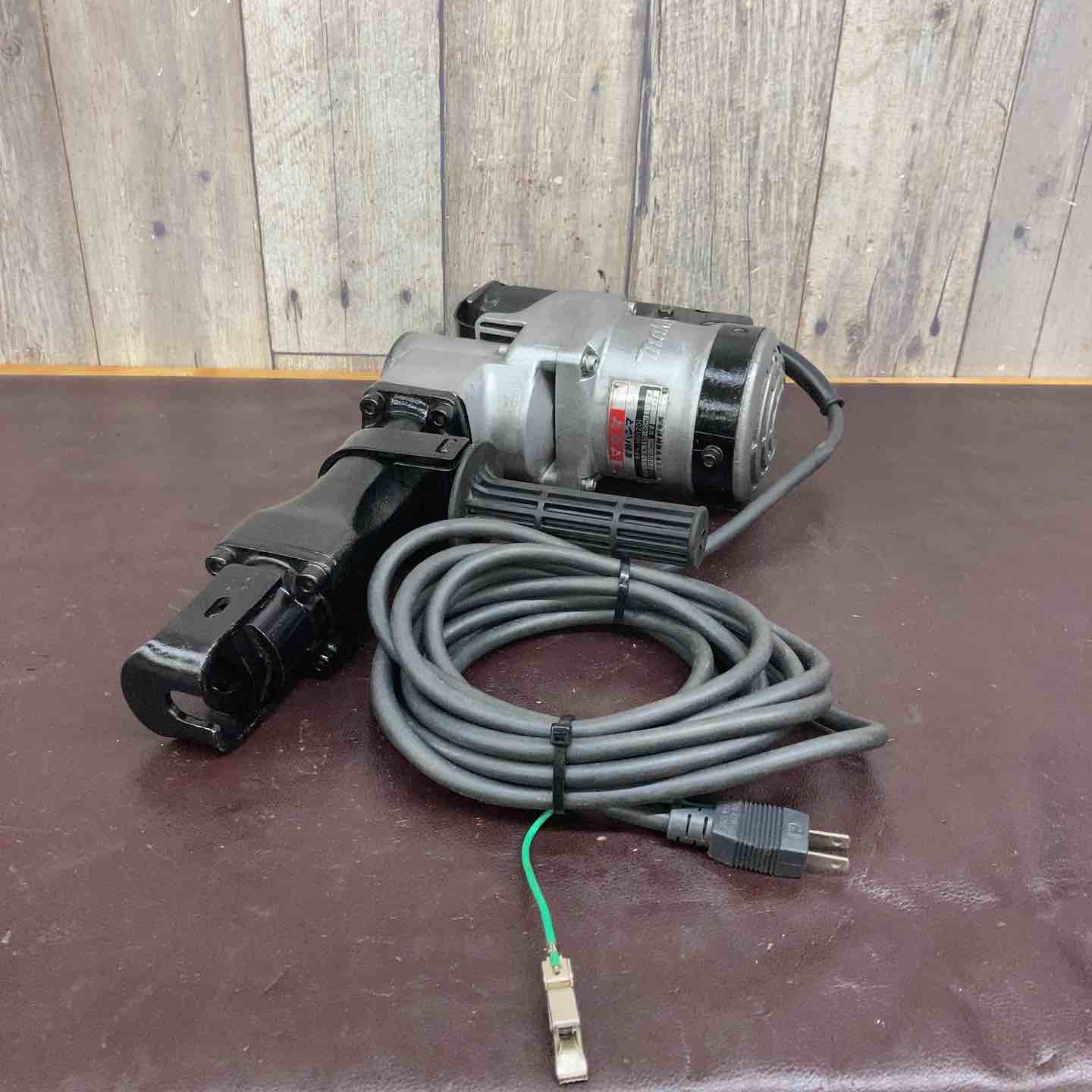 【中古品】マキタ(makita) 電動ハンマ HM1201 はつり機【東大和店】 中古品】マキタ(makita) 電動ハンマ HM1201 はつり機【東大和店