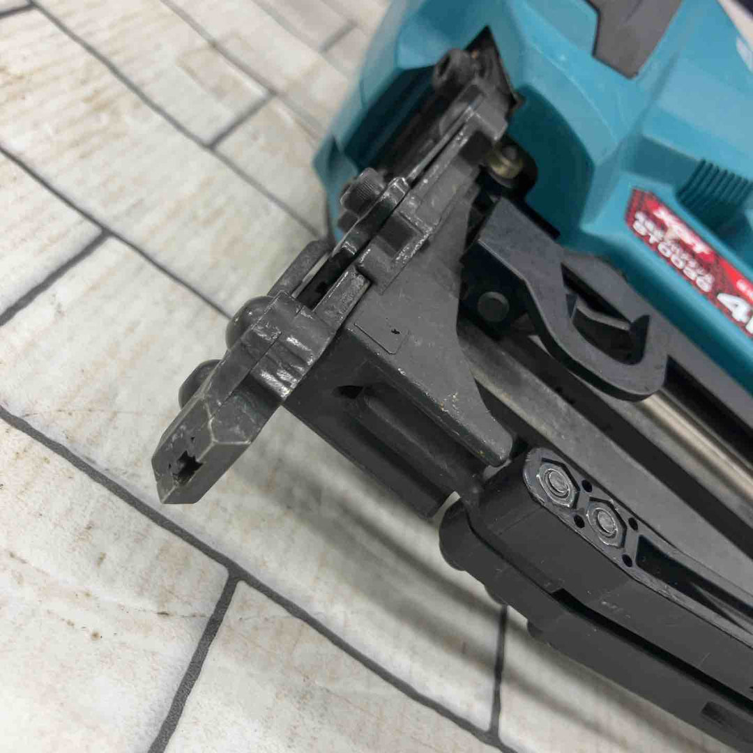 【メーカー修理品】★マキタ(makita) コードレスフロアタッカ ST003GZ+40Vmax2.5Ahバッテリー1個付き【所沢店】