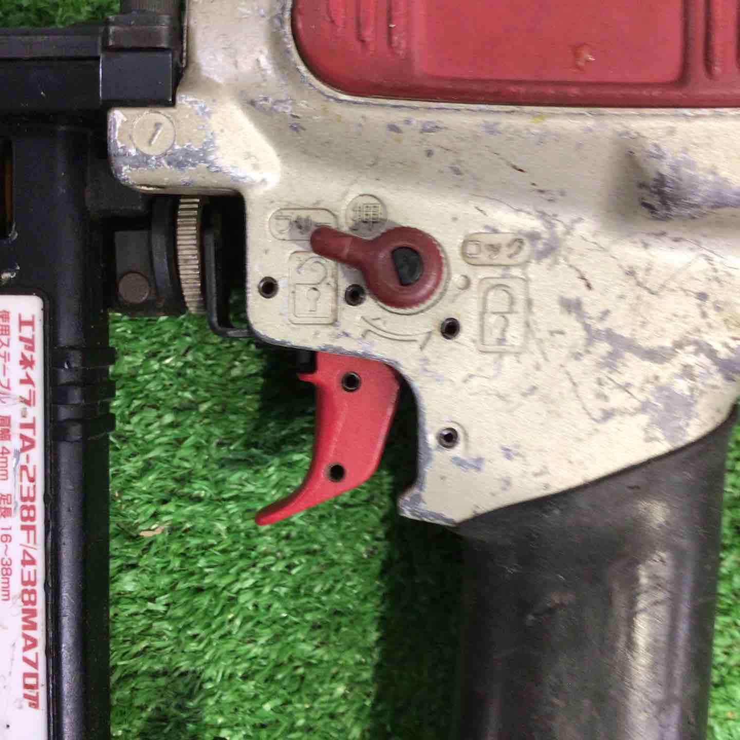 【中古】マックス MAX TA-238F2(D)/4MAフロア エアネイラ  常圧 ケース付き Amazon | マックス(MAX) 常圧ステープル用エアネイラ TA-238F2(D)/4MA