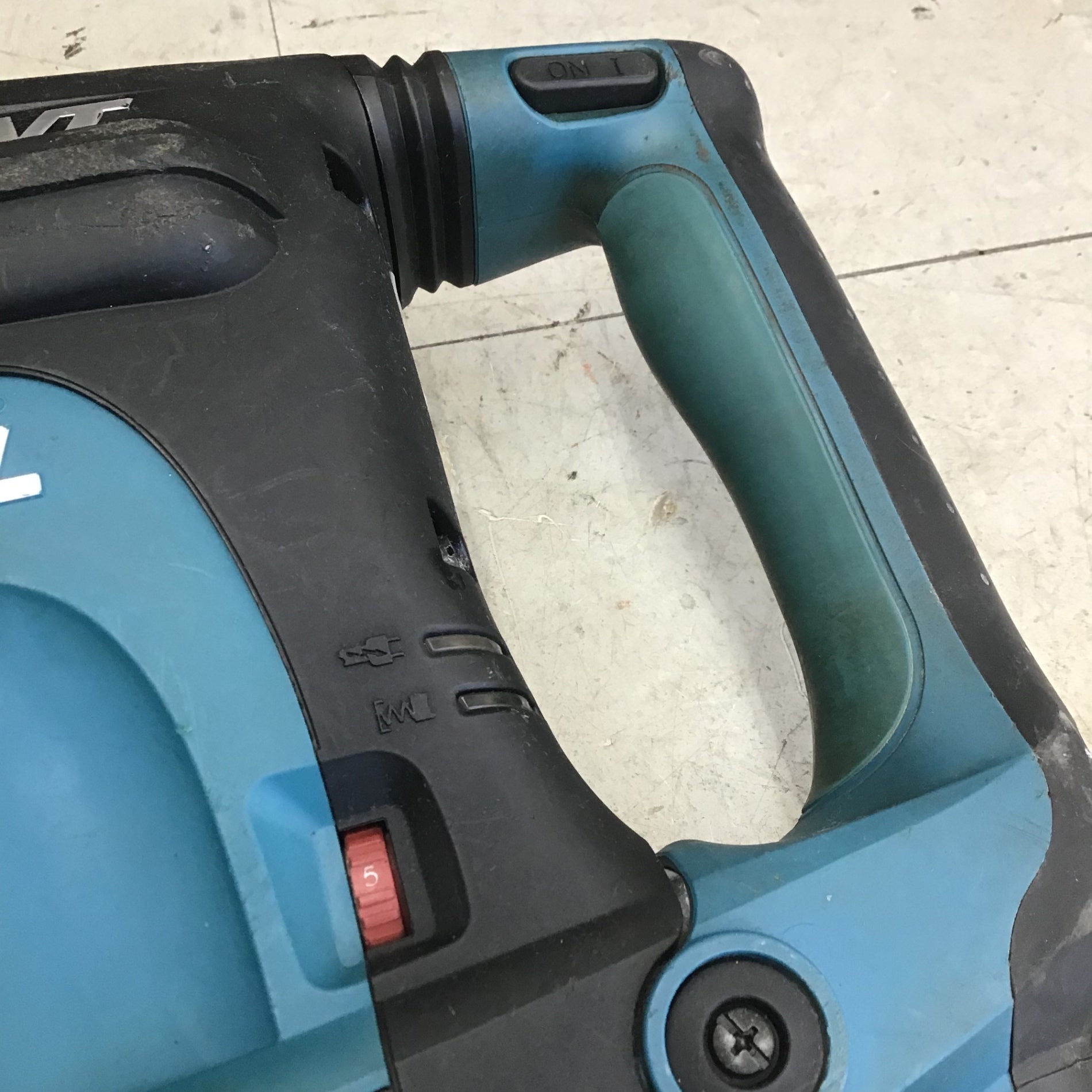 中古品】 マキタ/makita 電動ハンマ HM1213C 【鴻巣店】 – アクト