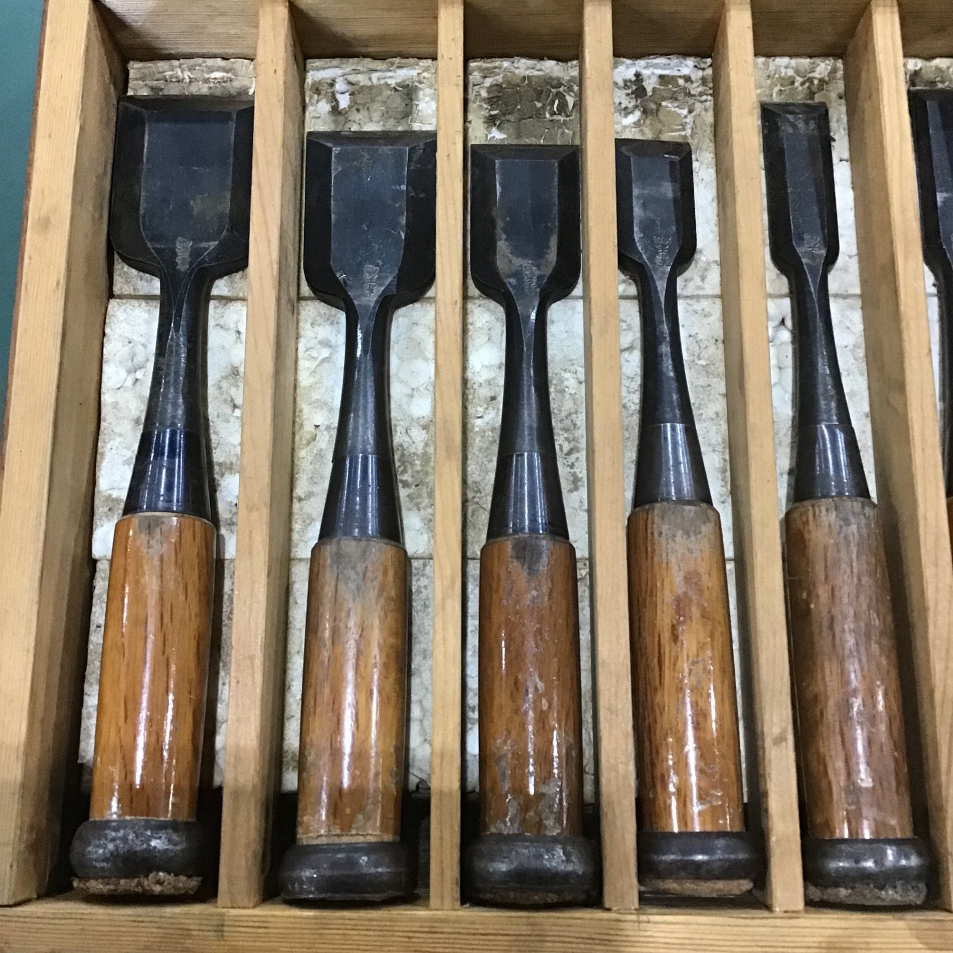東天心 追い入れ鑿 10本組 箱付き 【川口店】 – アクトツール