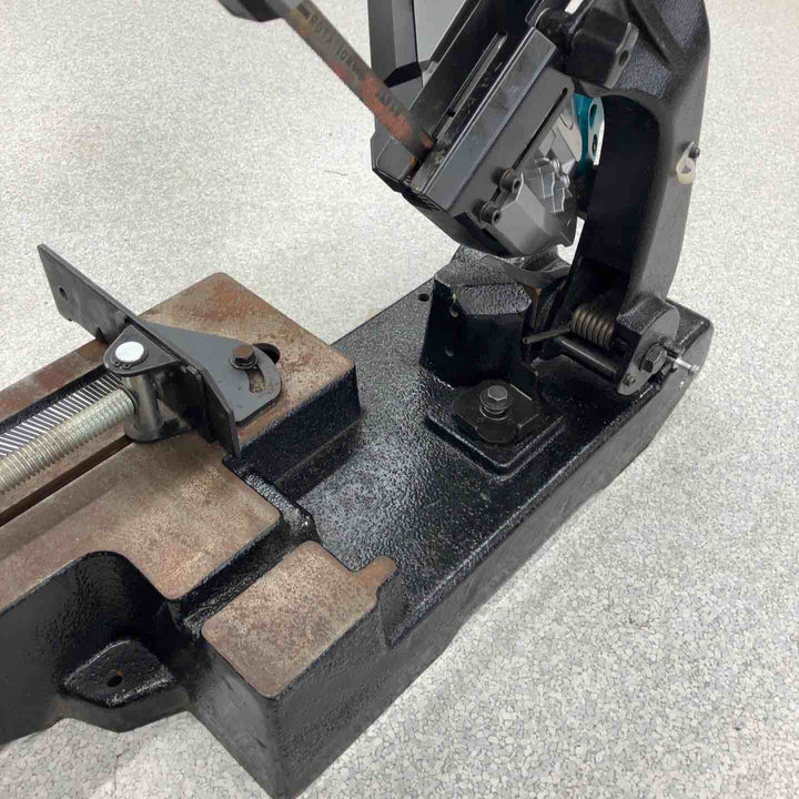 【店頭受取り限定】★マキタ(makita) コードレスバンドソー PB001GZ スタンド付き【八潮店】
