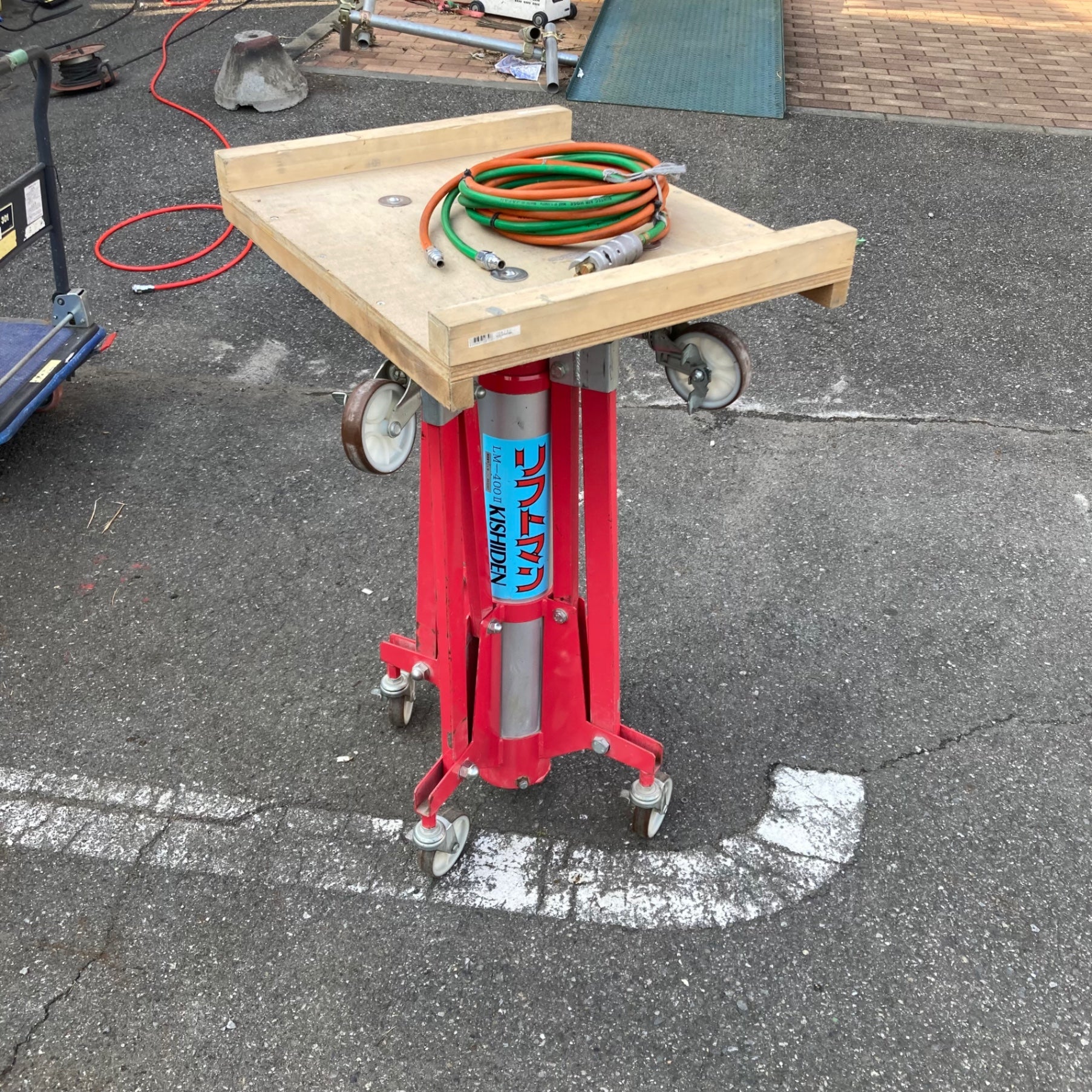 KISHIDEN LM400 高所荷揚げ機　リフトマン 気圧アッパー【リライズ野田愛宕店】【店頭取引限定】【中古品】1点限り早い者勝ち！ 中古品／店頭受取り限定】◇キシデン(KISHIDEN) リフトマン LM-400-Ⅱ