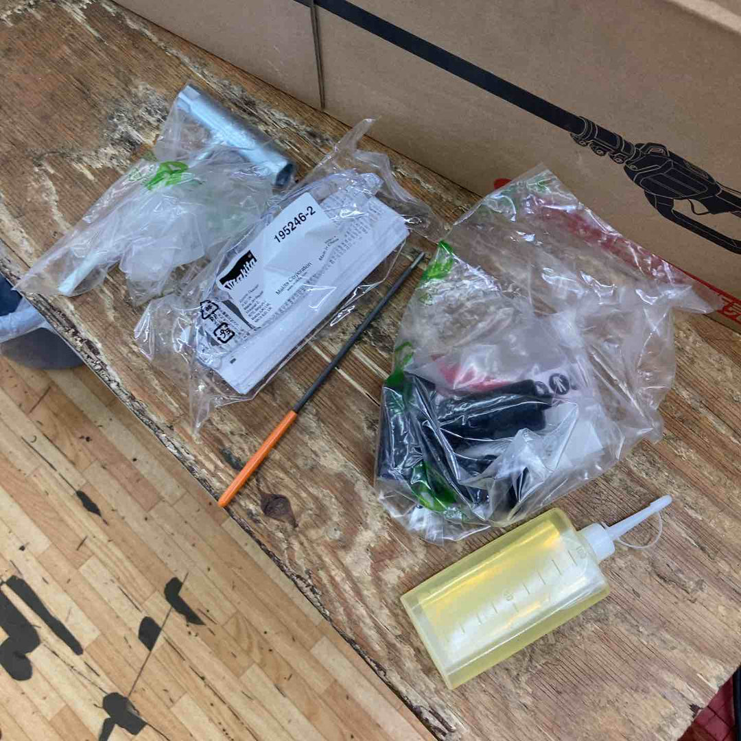 【店頭受取り限定】マキタ(Makita) 250mm充電式高枝チェンソー 36V バッテリ・充電器別売 MUA251DZ【柏店】