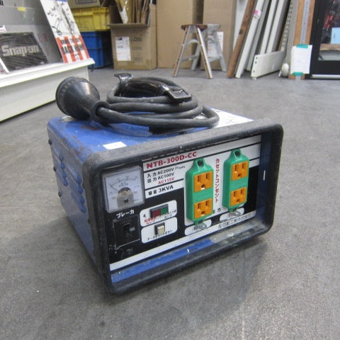 【店頭受取り限定】 日動 変圧器 NTB-300D-CC 降圧 トランス 200V→100V.115V【川崎店】