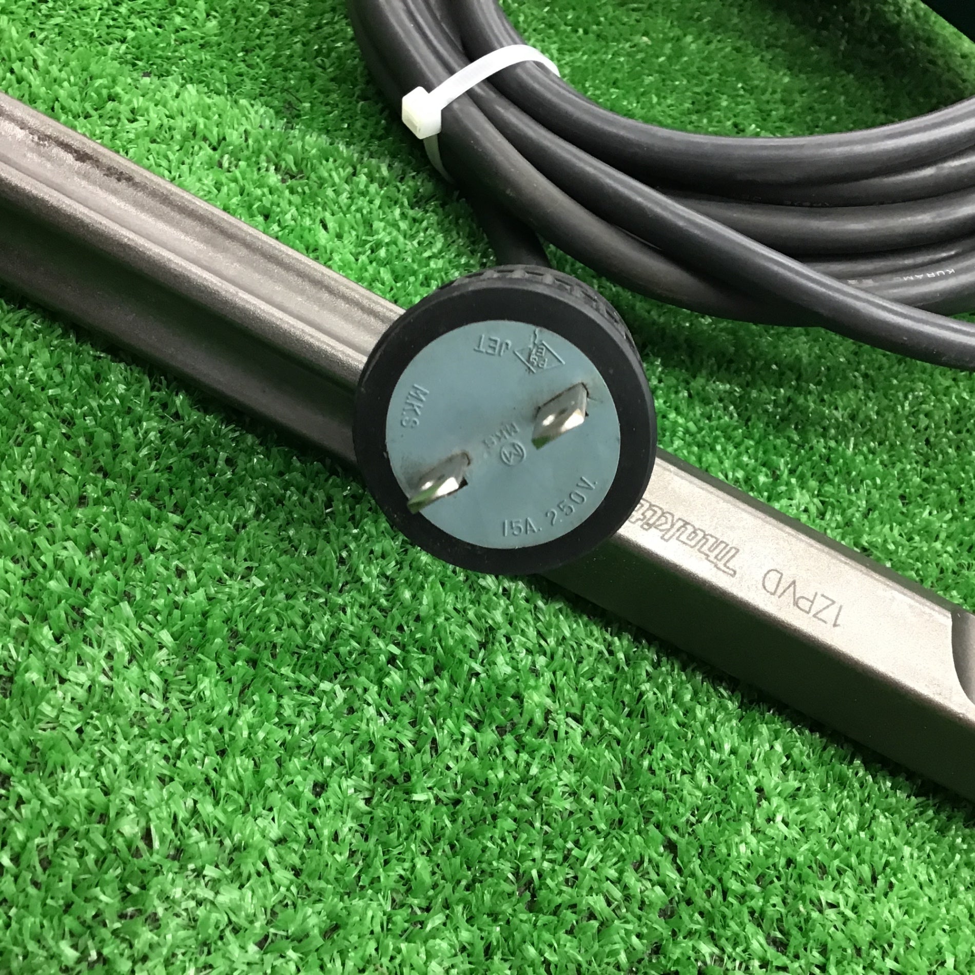 単相200V仕様 ☆マキタ(makita) 電動ハンマ HM1812 専用29mmシャンク