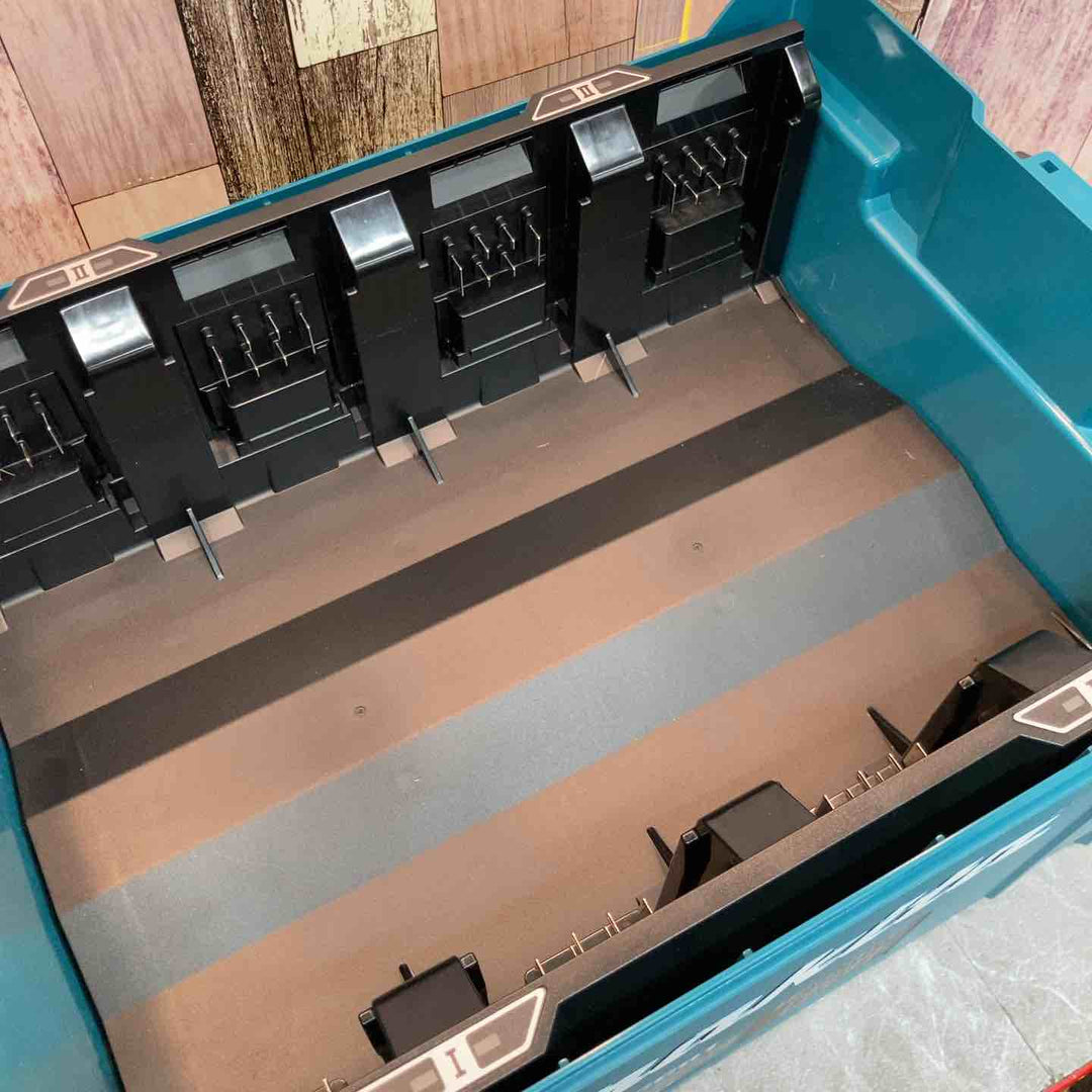 ★マキタ(makita) 多口充電器 BCC01 A-78346【八潮店】