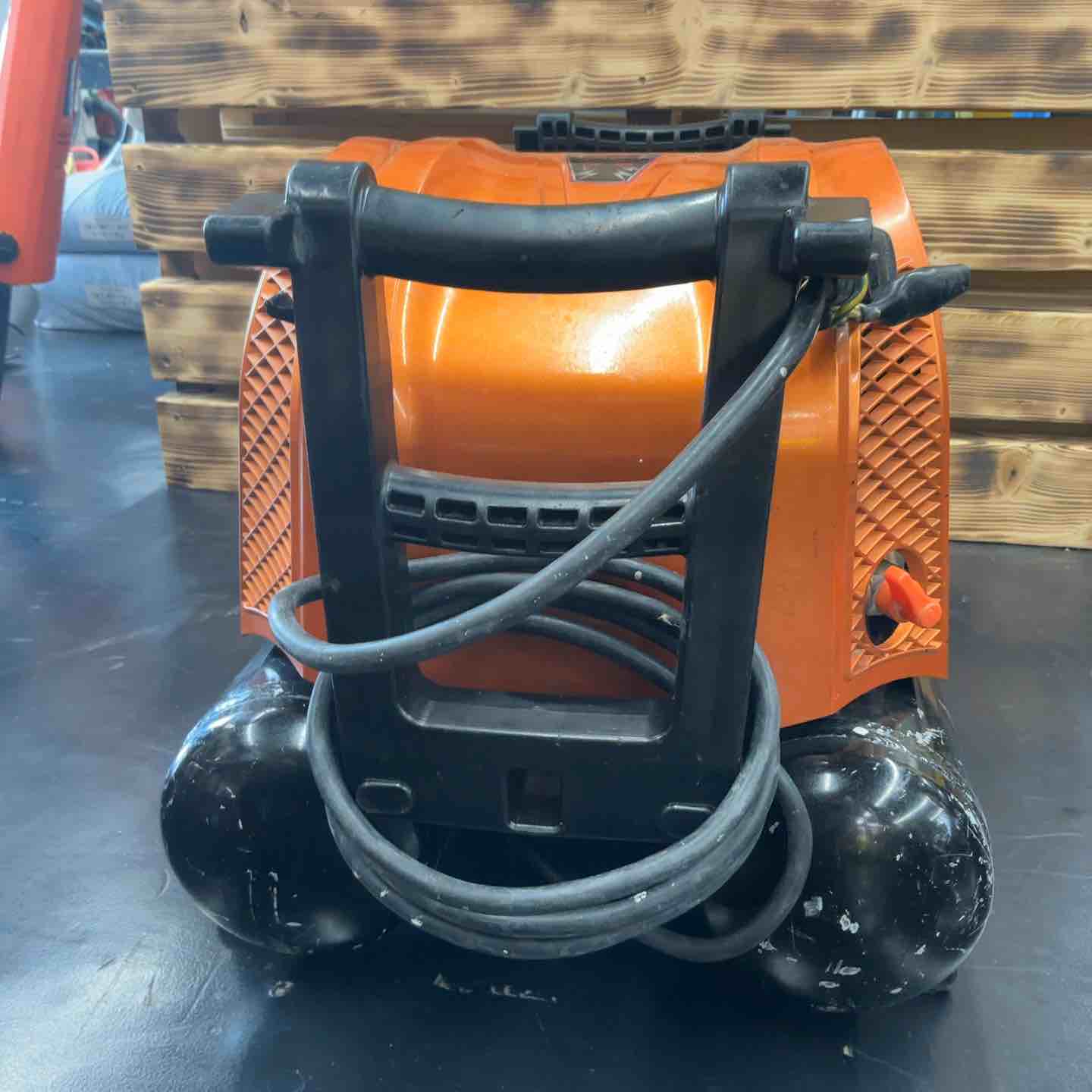 【中古品】マックス(MAX) 高圧エアコンプレッサ AK-HH1270E2 アラゴンオレンジ【藤沢店】 中古品】マックス(MAX) 高圧エアコンプレッサ AK-HH1270E2 アラゴン