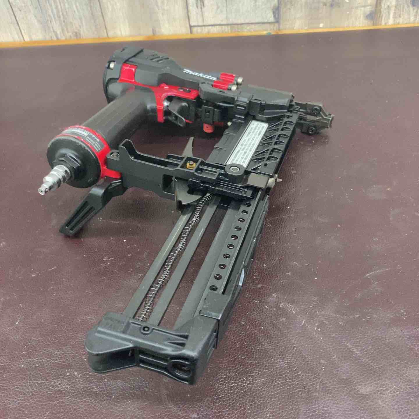 【中古品】★マキタ(makita) 高圧フロアタッカ AT451H【東大和店】 中古品】☆マキタ(makita) 高圧フロアタッカ AT451H【東大和店