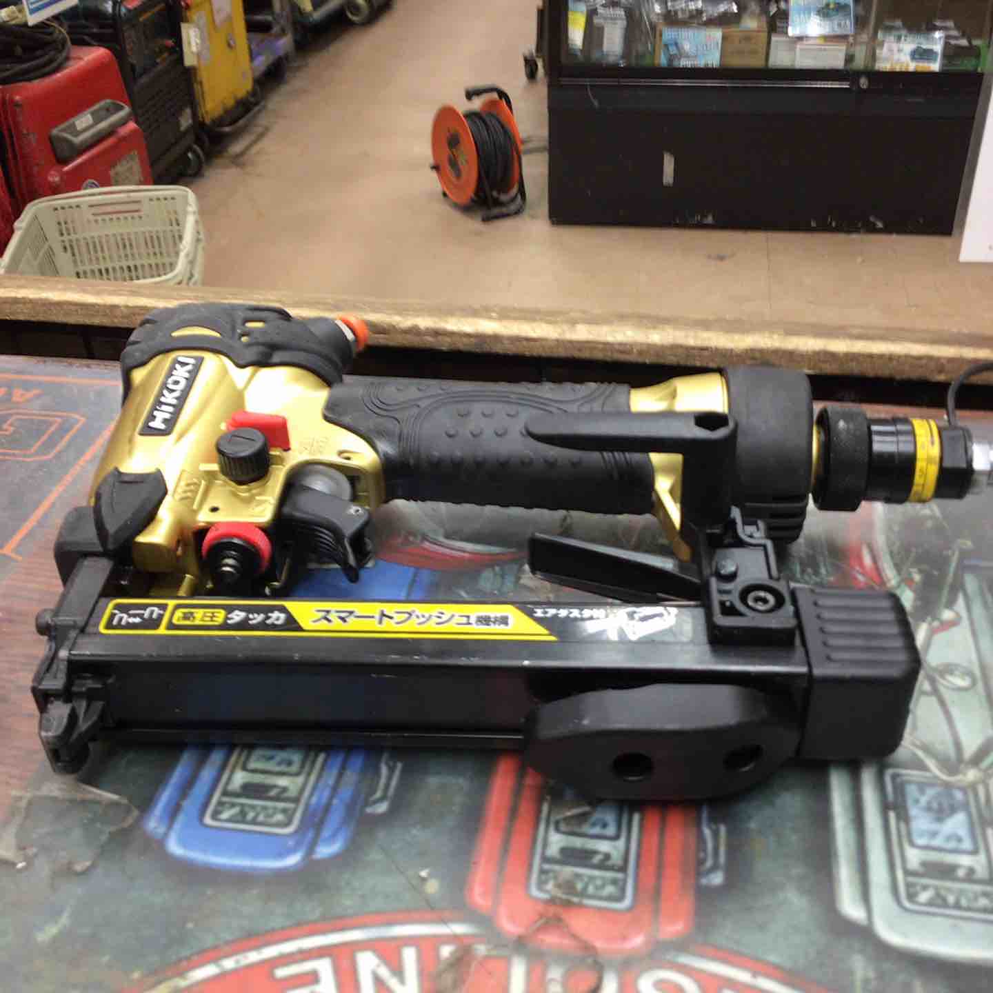 【USEDエア工具】日立工機 4mm 高圧タッカー N2504HM 中古品 エア工具 HiKOKI 日立工機 高圧タッカー N2504HMB HiKOKI