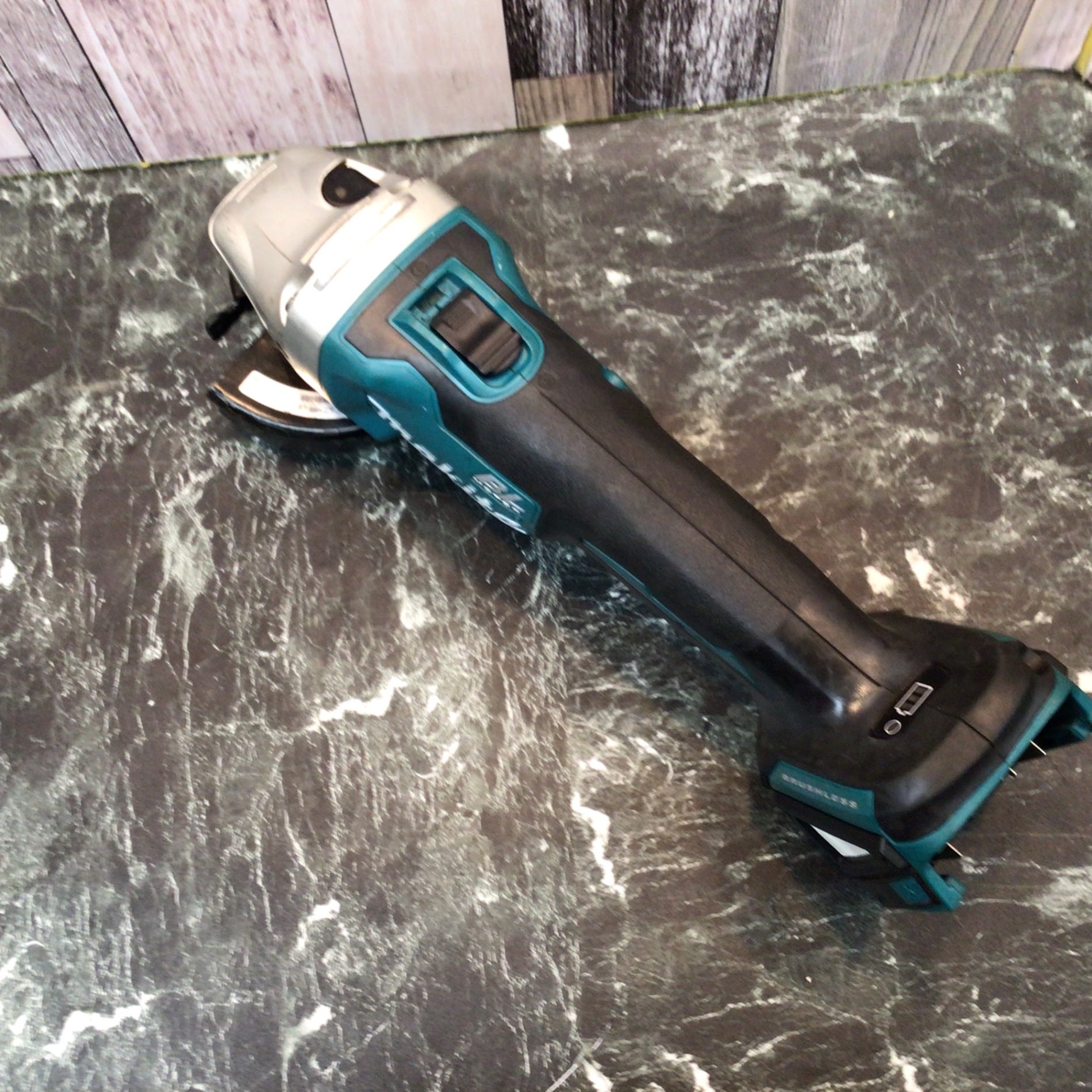 ☆マキタ(makita) 100mmコードレスディスクグラインダ GA404DZN