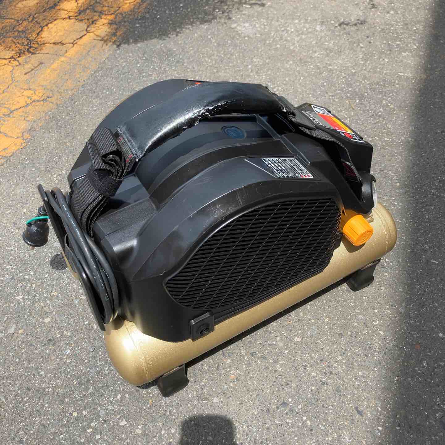 中古品】 マックス/MAX 常圧高圧兼用エアコンプレッサー・AK-HL1110E
