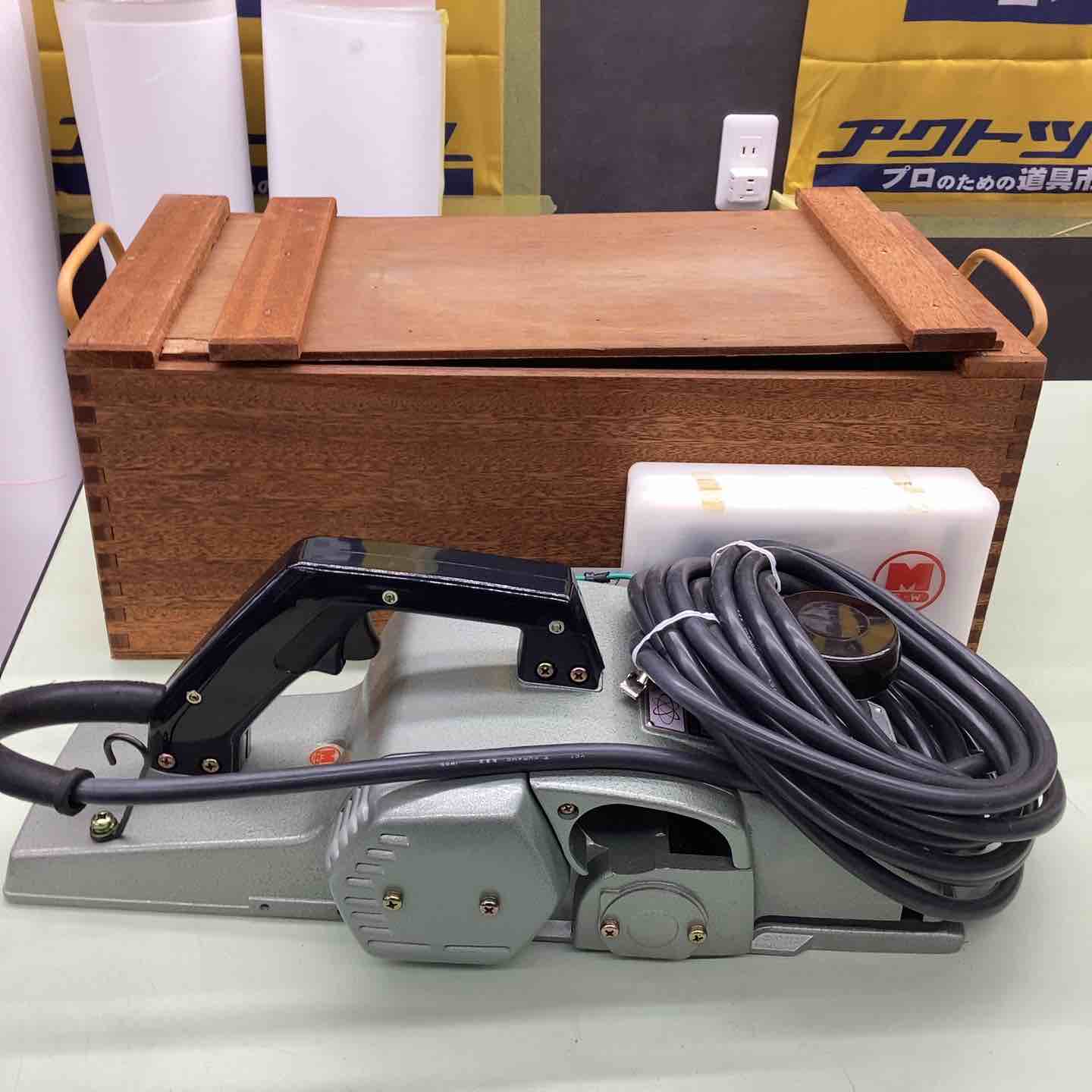 ◇マキタ(makita) 136mm電子カンナ 1804C【越谷店】 – アクトツール ◇マキタ(makita) 136mm電子カンナ 1804C【越谷店】 – アクトツール