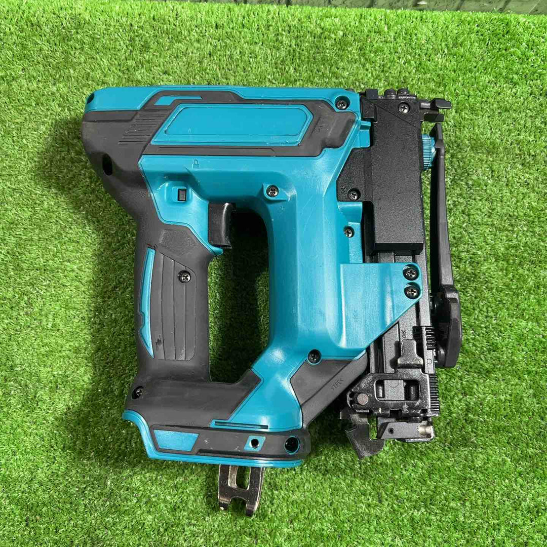 ★マキタ(makita) メーカー修理済み コードレスタッカ ST421DRG 動作確認済み【川口店】