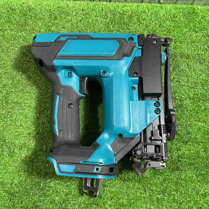 ★マキタ(makita) メーカー修理済み コードレスタッカ ST421DRG 動作確認済み【川口店】