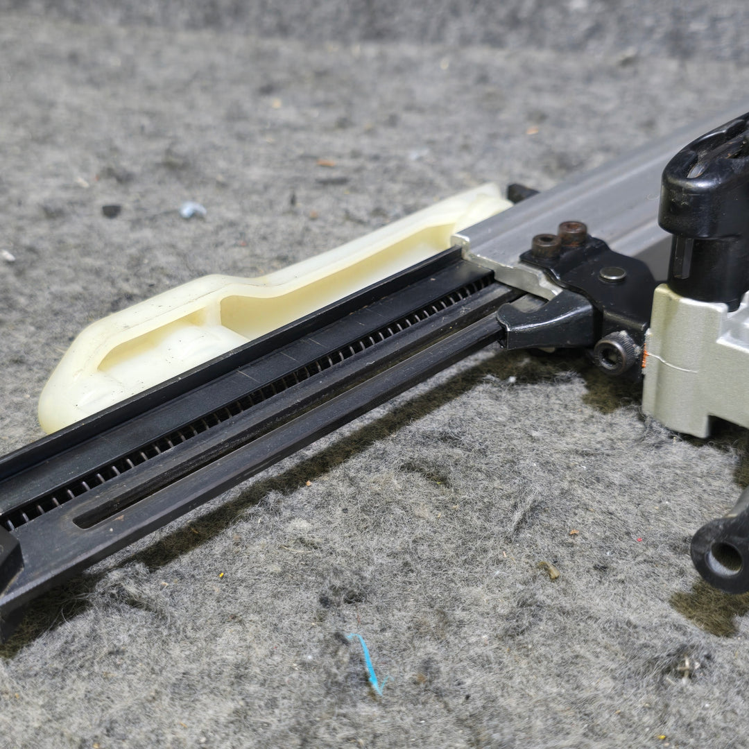 【中古品・本体のみ】マキタ(makita) 常圧エアタッカ  AT425A【桶川店】