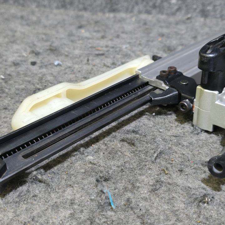 【中古品・本体のみ】マキタ(makita) 常圧エアタッカ  AT425A【桶川店】