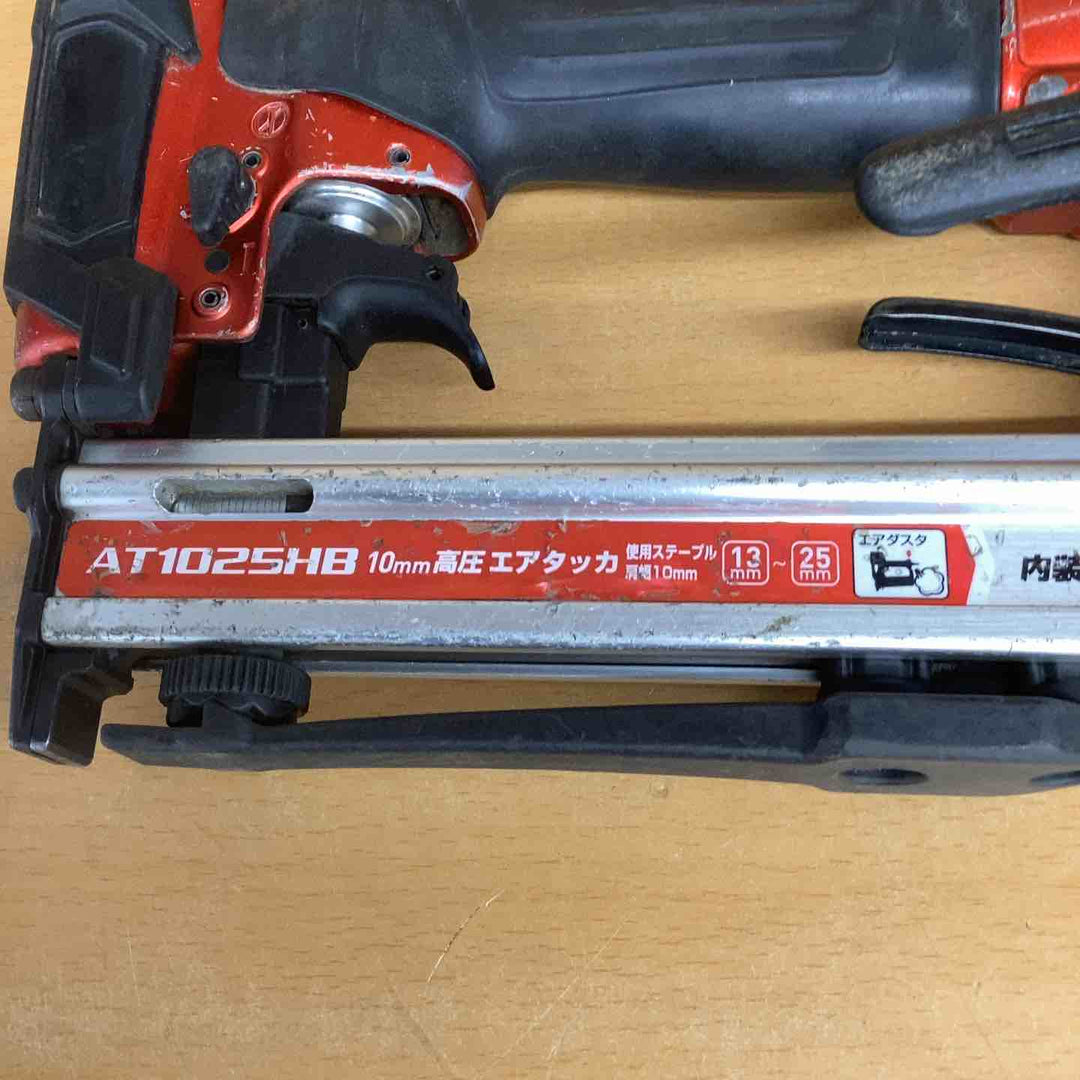 ◇マキタ(makita) 高圧エアタッカ エアダスタ付 10mm 赤 AT1025HB【越谷店】