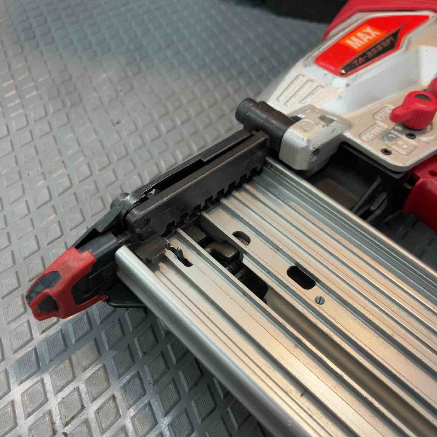 中古品】マックス(MAX) 常圧フィニッシュネイラ TA-255SF1(D)【所沢店