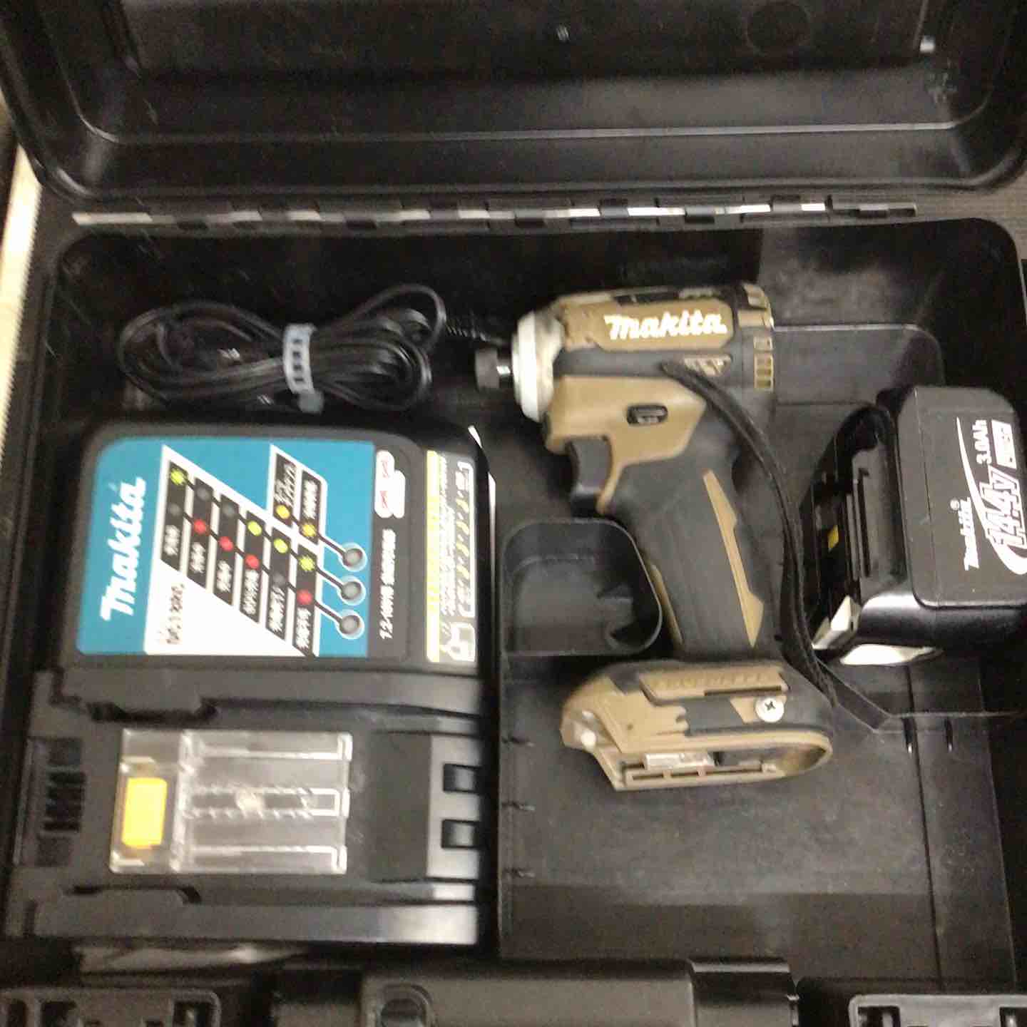 マキタ(makita) コードレスインパクトドライバー TD161DRMXAB【町田店】 マキタ(makita) コードレスインパクトドライバー TD161DRMXAB