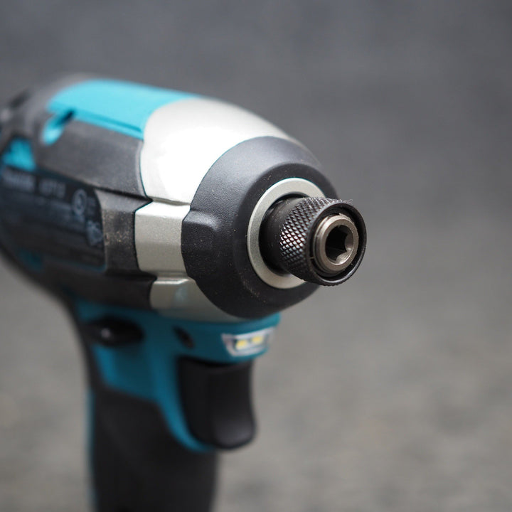 ◇マキタ コードレスインパクトドライバー Makita XDT131 18V セット品 平行輸入品 バッグ・充電器・18V3.0Ahバッテリー付 【鴻巣店】