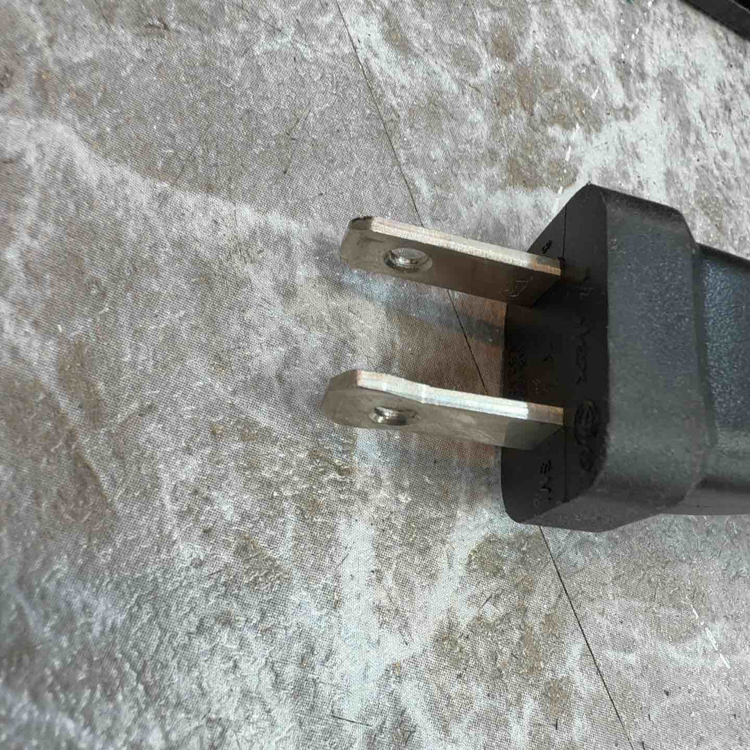 ◇ Makita アングルグラインダー GA9040S 120V  [並行輸入品] 保証なし【八潮店】