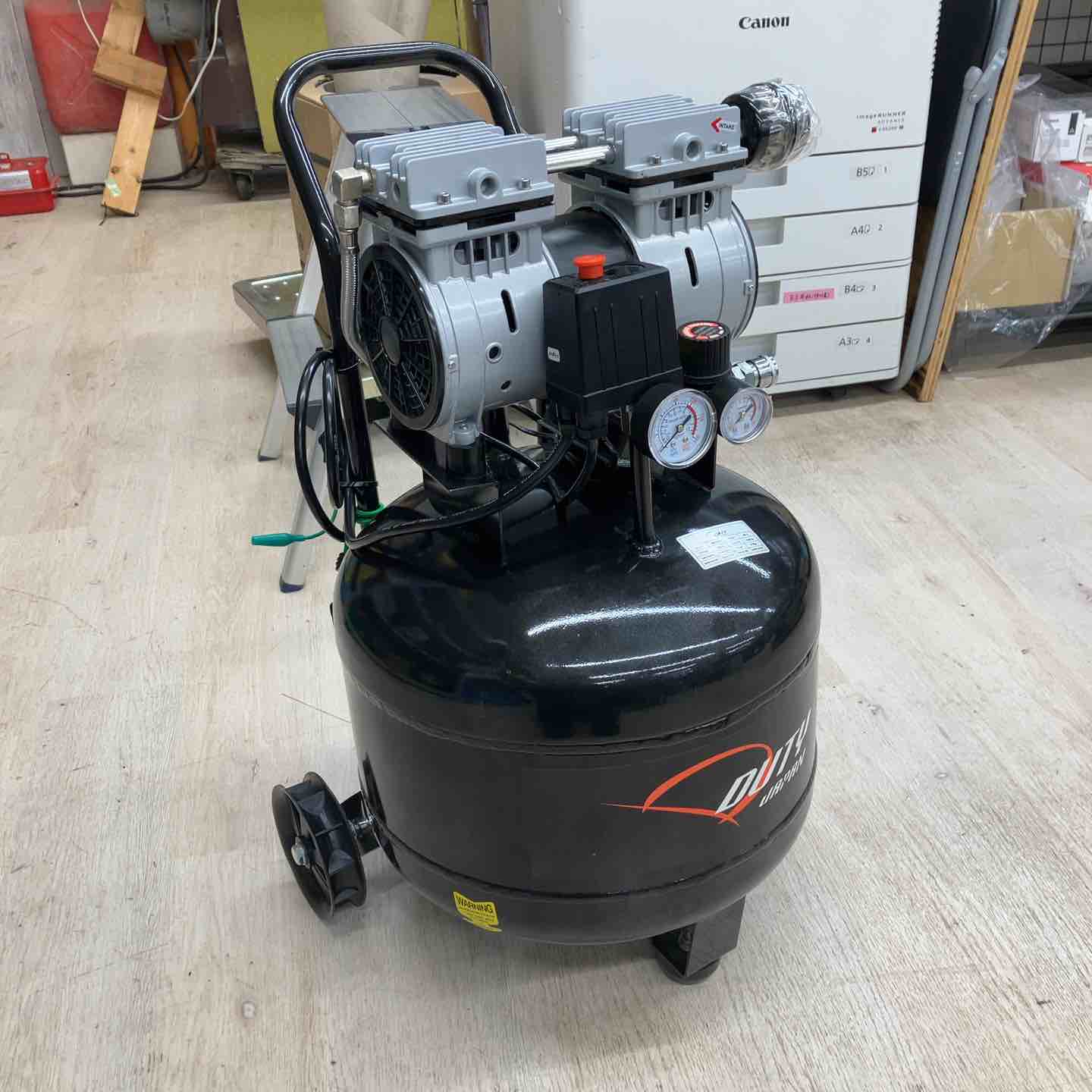 店頭受取り限定】DUTY JAPAN エアーコンプレッサー ZWB-0.075/7 オイル